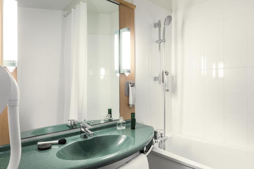 IBIS LYON BRON MONTC
