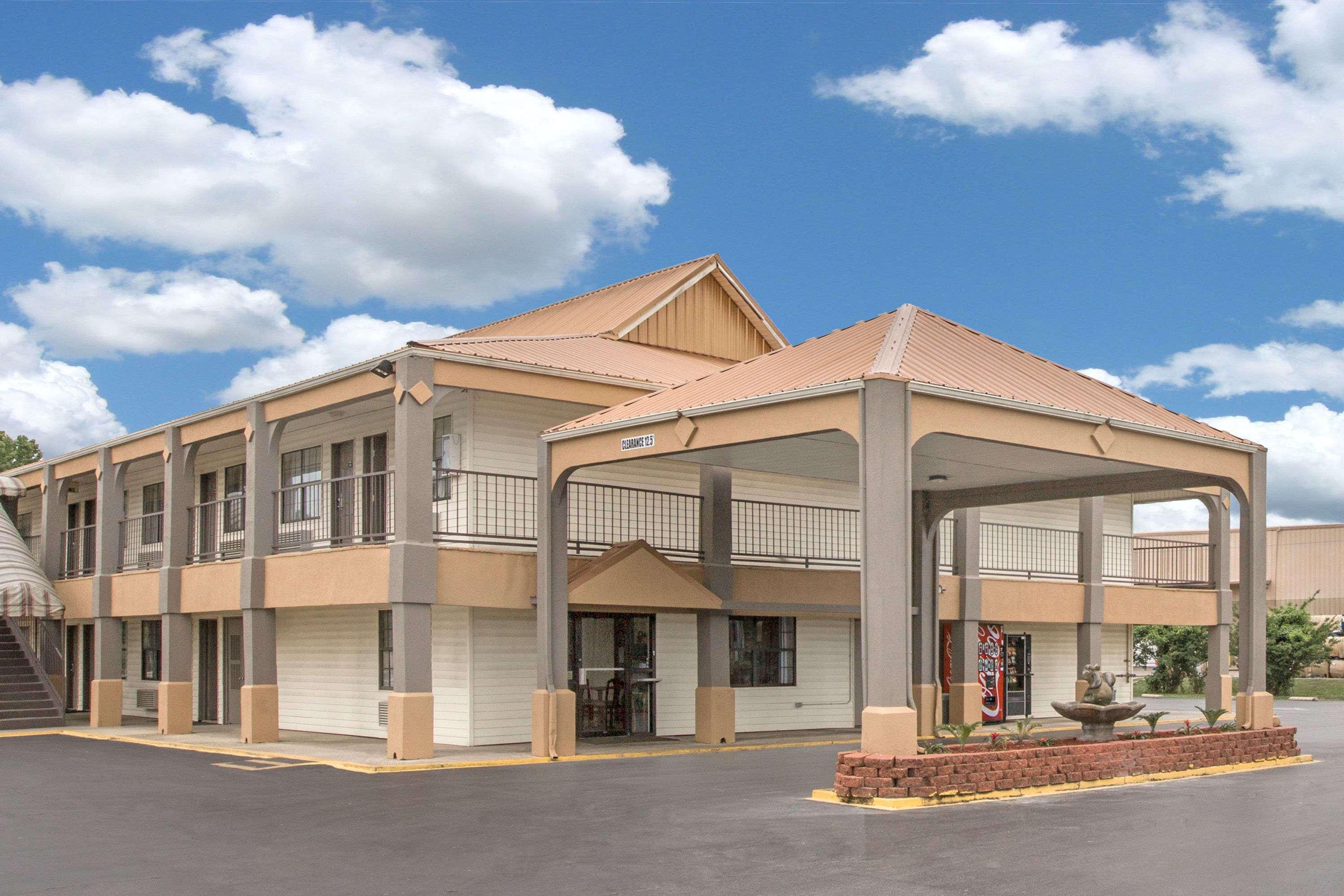 Days Inn by Wyndham Monroe