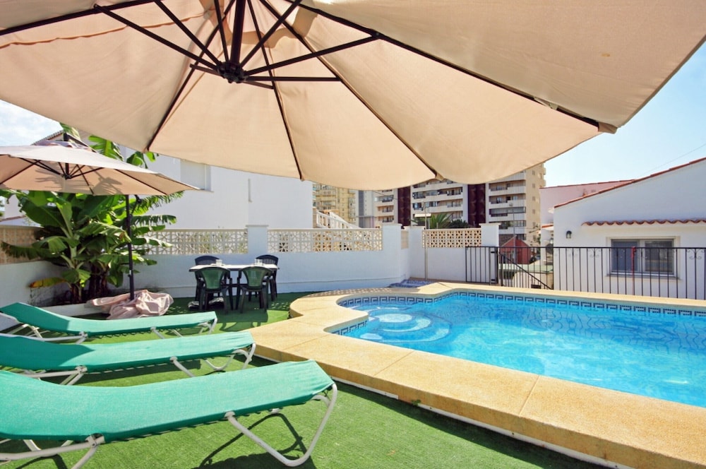 Villa - 6 Bedrooms with Pool and WiFi - 105005