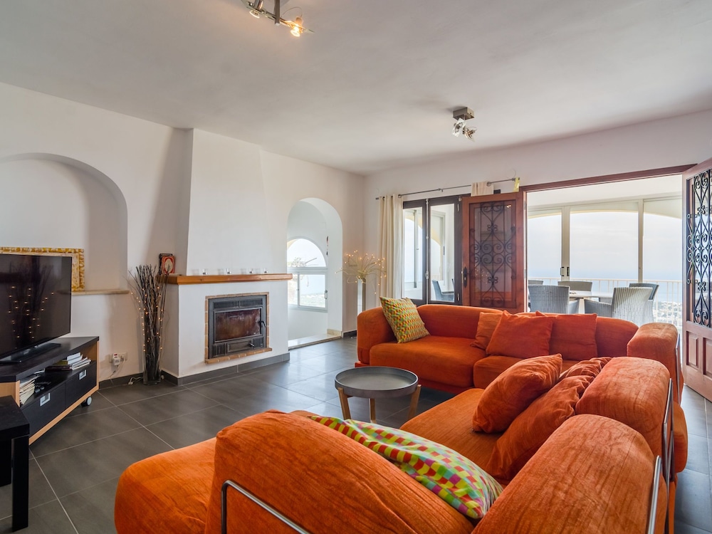 Picturesque Villa in Benissa With Swimming Pool