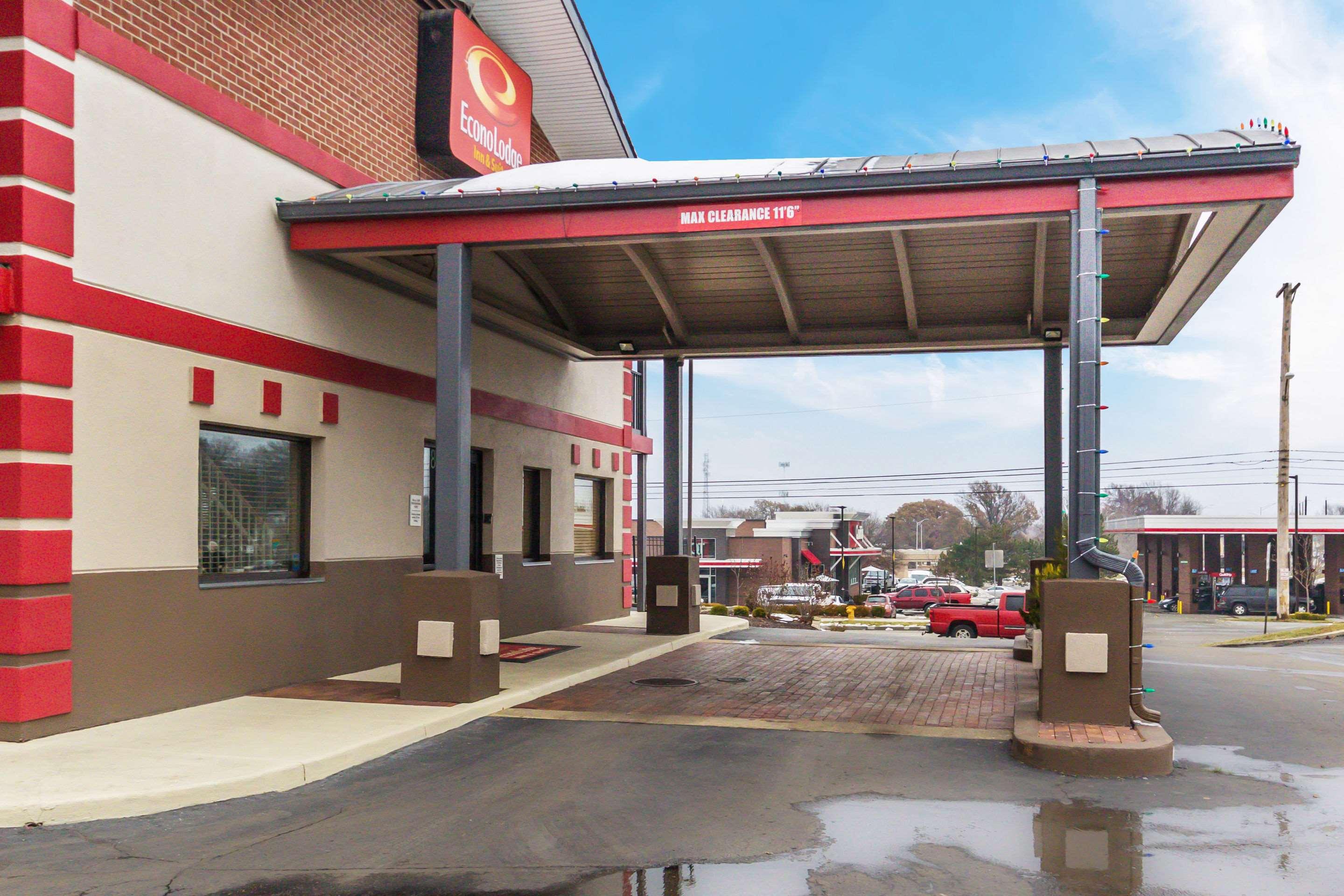 Econo Lodge  Inn & Suites I-35 at Shawnee Mission