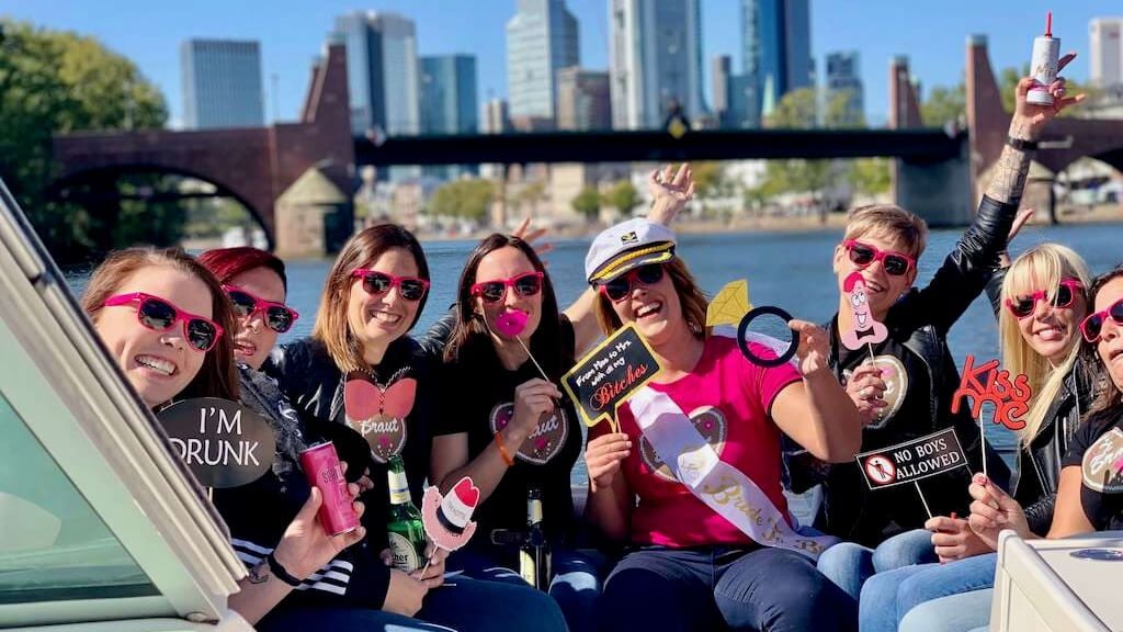 5 Reasons To Book A Miami Booze Cruise For Your Bachelorette